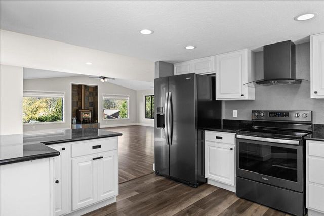 697 E Intervale Road, Grants Pass, OR 97527