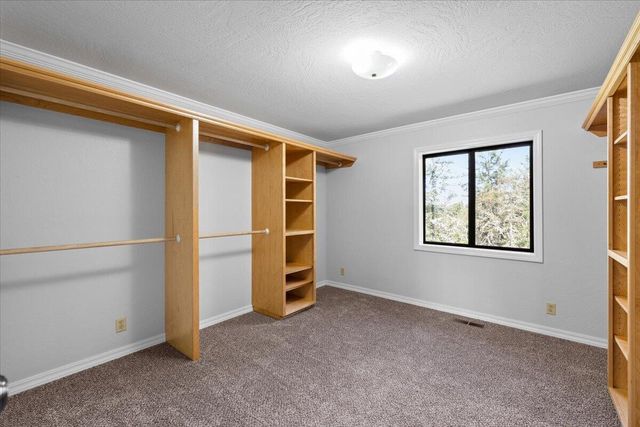 697 E Intervale Road, Grants Pass, OR 97527