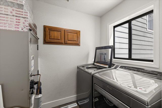 697 E Intervale Road, Grants Pass, OR 97527