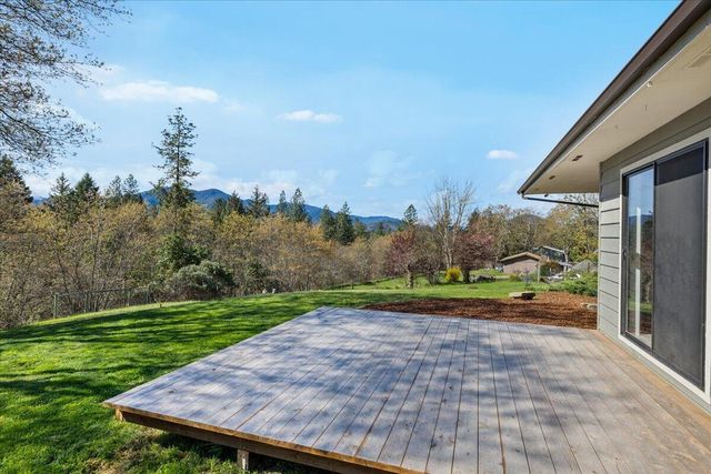 697 E Intervale Road, Grants Pass, OR 97527