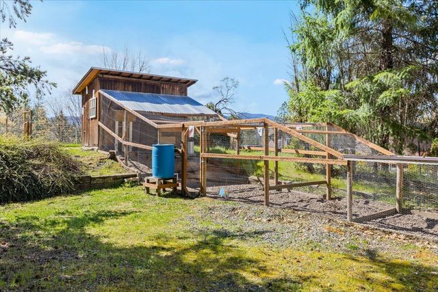 697 E Intervale Road, Grants Pass, OR 97527