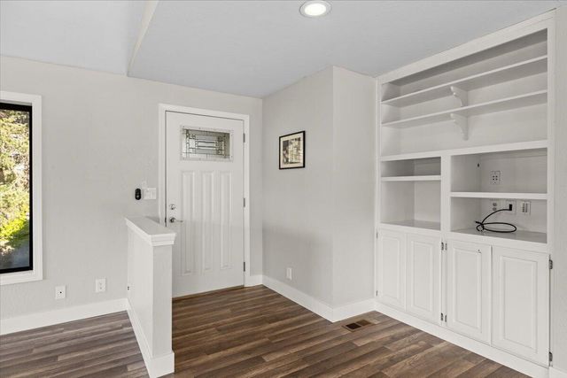 697 E Intervale Road, Grants Pass, OR 97527