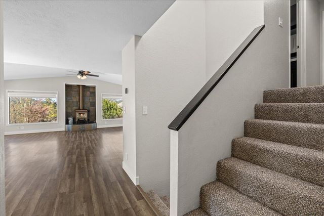 697 E Intervale Road, Grants Pass, OR 97527