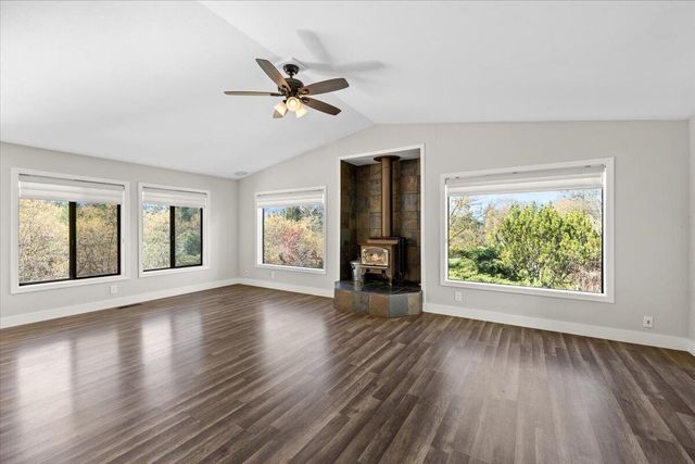 697 E Intervale Road, Grants Pass, OR 97527