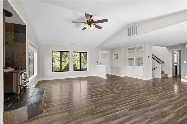 697 E Intervale Road, Grants Pass, OR 97527