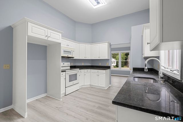 63 Oakcrest Circle, Waterbury, CT 06708