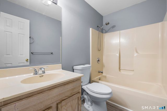 63 Oakcrest Circle, Waterbury, CT 06708