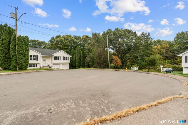 63 Oakcrest Circle, Waterbury, CT 06708