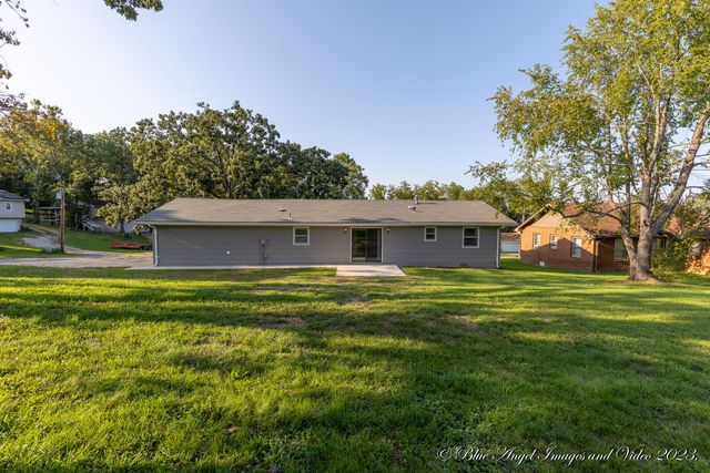 1028 Armstrong Street, West Plains, MO 65775