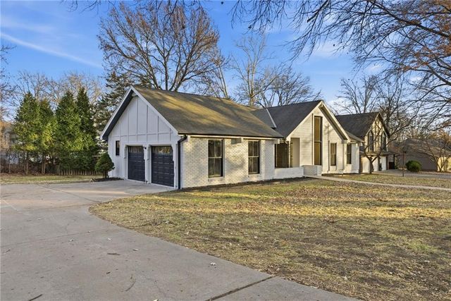 10301 Howe Drive, Leawood, KS 66206