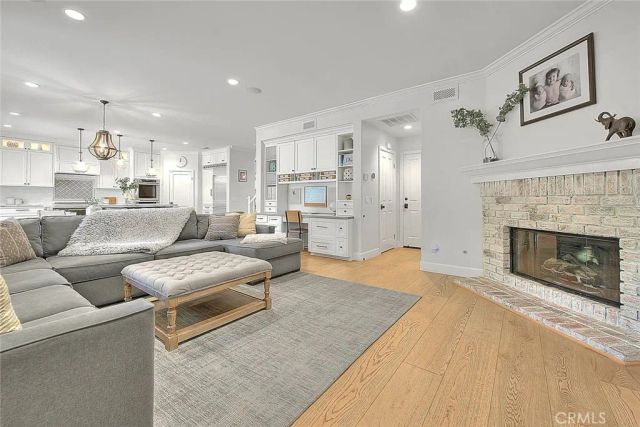 32 Hillsdale, Irvine, CA 92602