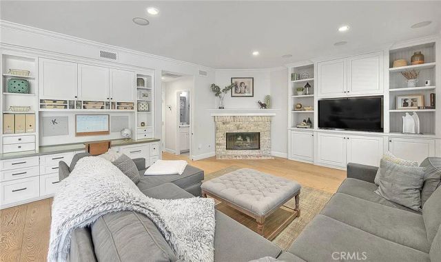 32 Hillsdale, Irvine, CA 92602