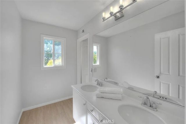 32 Hillsdale, Irvine, CA 92602