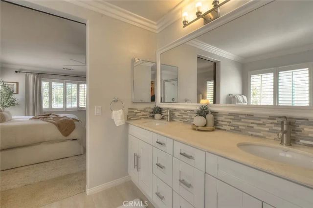 32 Hillsdale, Irvine, CA 92602