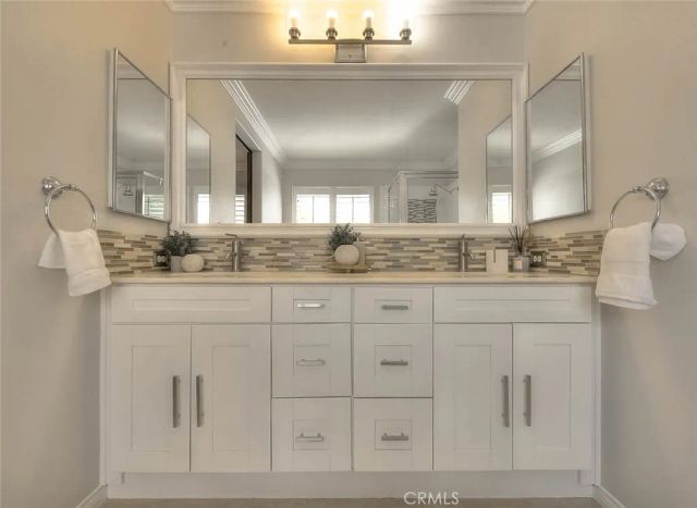 32 Hillsdale, Irvine, CA 92602