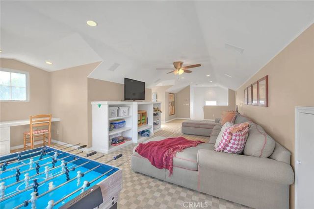 32 Hillsdale, Irvine, CA 92602