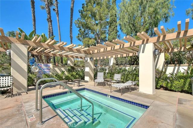 32 Hillsdale, Irvine, CA 92602