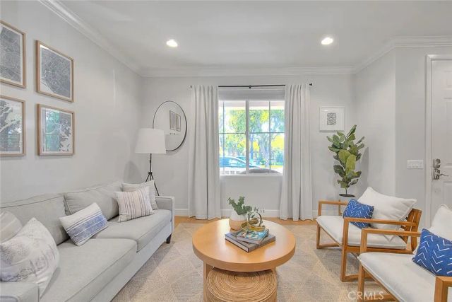 32 Hillsdale, Irvine, CA 92602