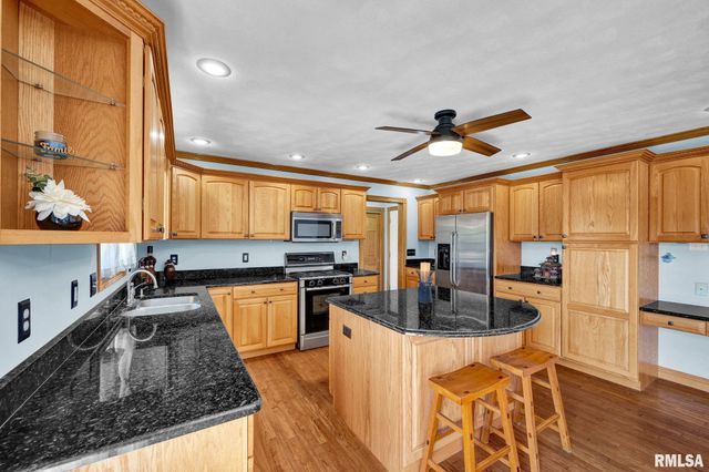 2008 SUSAN HOPE Drive, Pekin, IL 61554