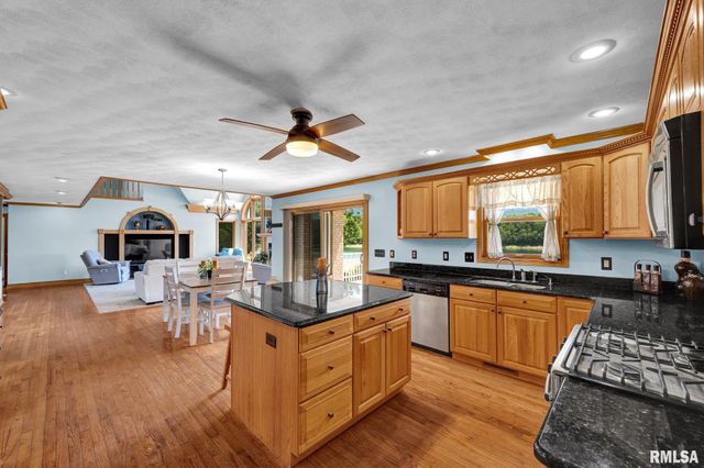 2008 SUSAN HOPE Drive, Pekin, IL 61554