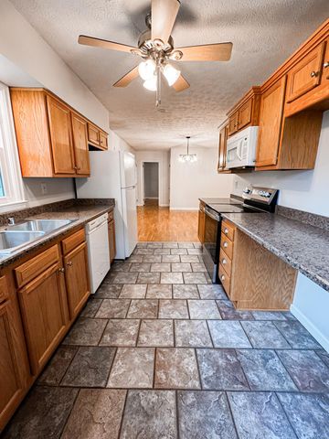 1037 Algonquin Trail, Frankfort, KY 40601