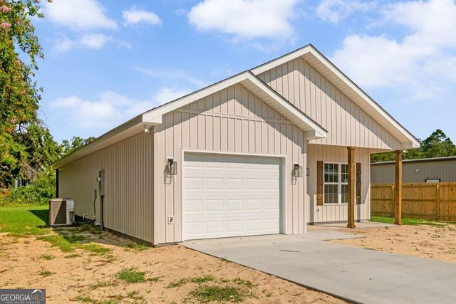 260 Central Street, Baxley, GA 31513