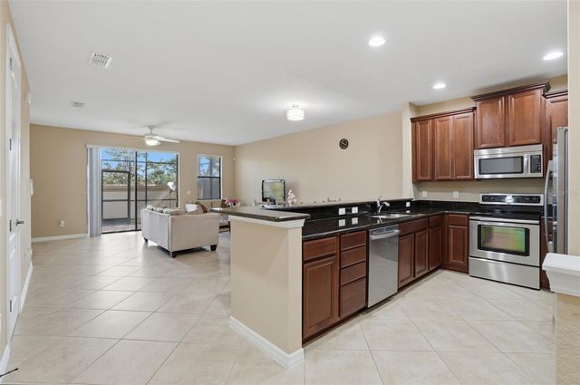 8076 PRESTBURY DRIVE, Orlando, FL 32832