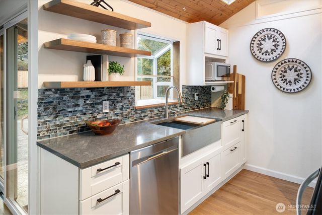 16519 25th Avenue NE, Shoreline, WA 98155