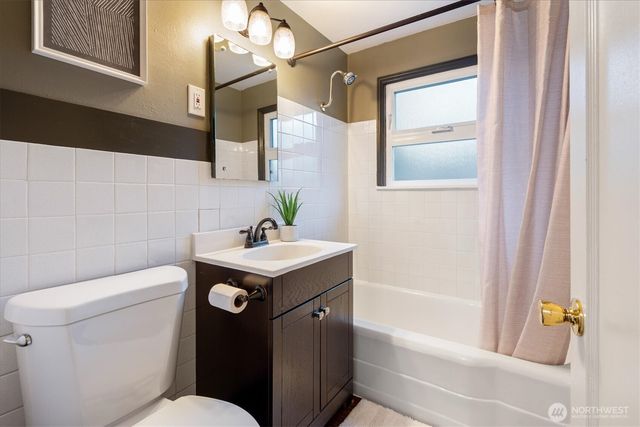 16519 25th Avenue NE, Shoreline, WA 98155