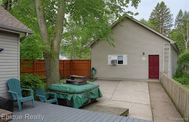 12 Mccoll Street, Yale, MI 48097