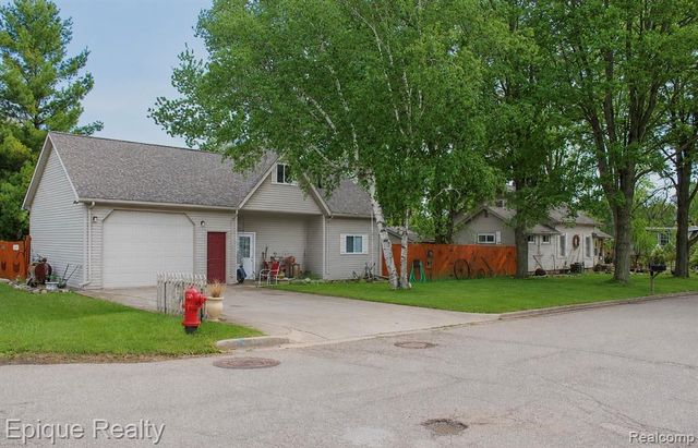 12 Mccoll Street, Yale, MI 48097