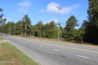 700 E Southerland Street, Wallace, NC 28466