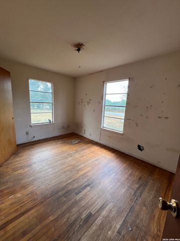 19930 Fm 463, Devine, TX 78016