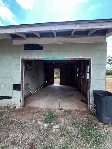19930 Fm 463, Devine, TX 78016