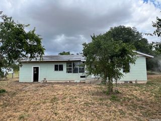 19930 Fm 463, Devine, TX 78016