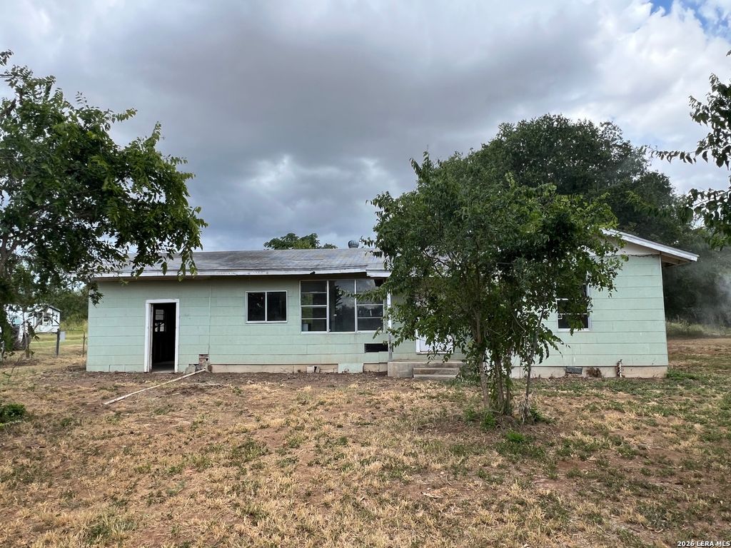19930 Fm 463, Devine, TX 78016