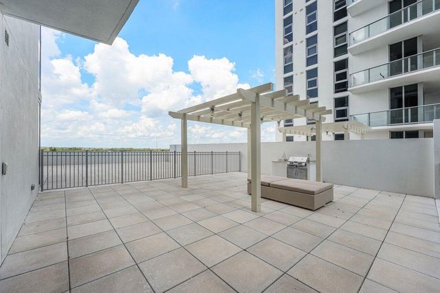 220 LAKE SHORE Drive 702, Lake Park, FL 33403