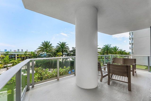 220 LAKE SHORE Drive 702, Lake Park, FL 33403