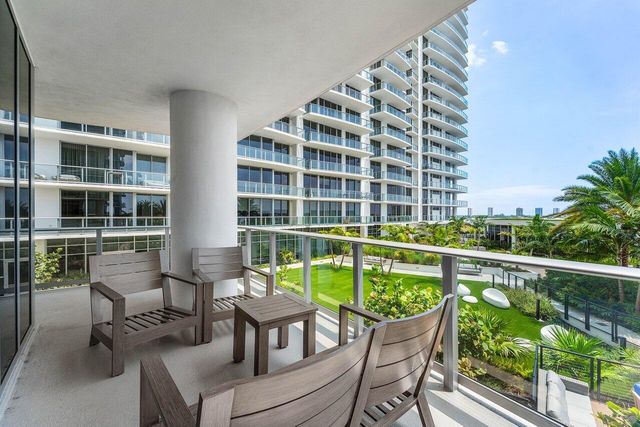 220 LAKE SHORE Drive 702, Lake Park, FL 33403