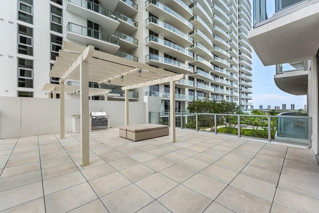 220 LAKE SHORE Drive 702, Lake Park, FL 33403