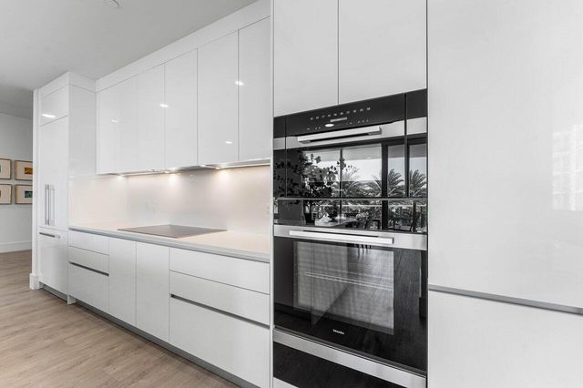 220 LAKE SHORE Drive 702, Lake Park, FL 33403