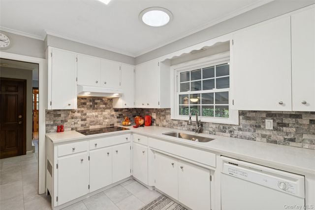 16 Primrose Lane, Aquebogue, NY 11931