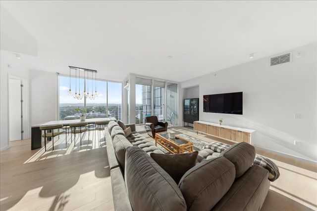 313 W 17th ST 1204, Austin, TX 78701