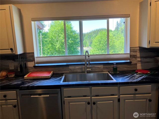 1171 Ray Hicks Street, Raymond, WA 98577