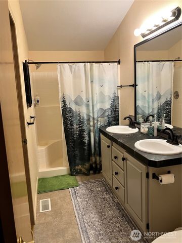 1171 Ray Hicks Street, Raymond, WA 98577
