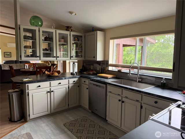 1171 Ray Hicks Street, Raymond, WA 98577