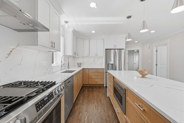 4903 N Moody Avenue, Chicago, IL 60630