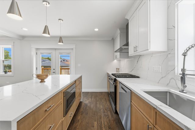 4903 N Moody Avenue, Chicago, IL 60630