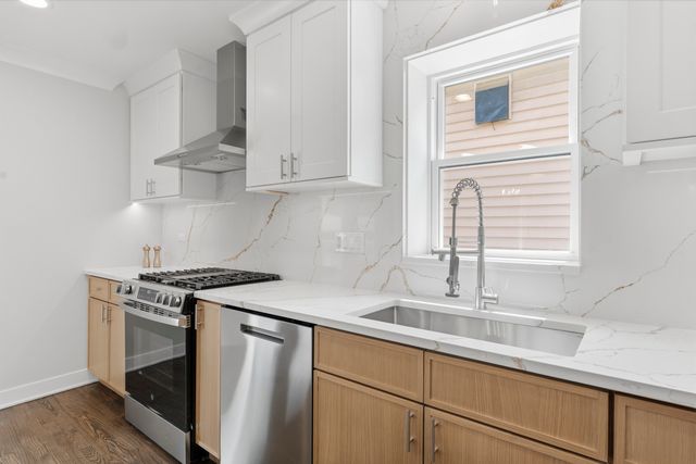 4903 N Moody Avenue, Chicago, IL 60630