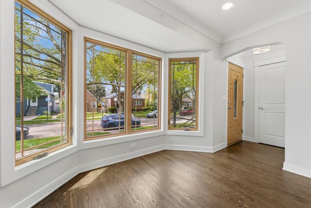 4903 N Moody Avenue, Chicago, IL 60630